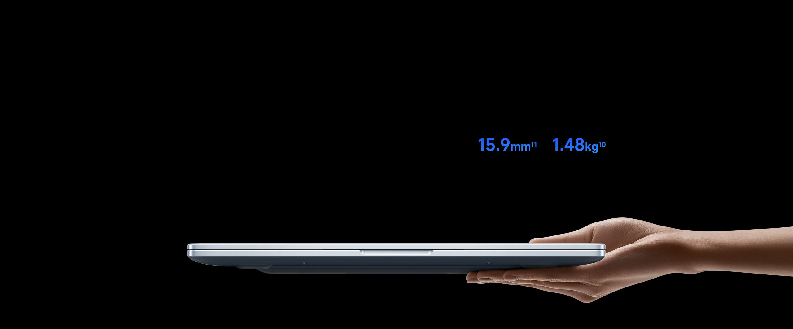 Finesse de 15,9 mm et poids de 1,48 kg du Xiaomi Redmibook 14 Pro 2026 tenu en main