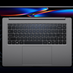 Vue de dessus du clavier complet et grand pavé tactile du Xiaomi Redmibook 16 Pro 2026